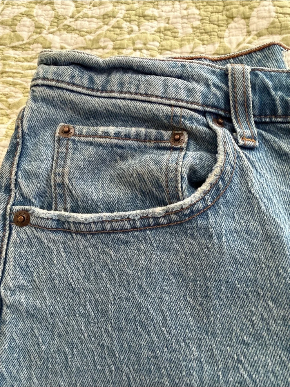 Womens Abercrombie & Fitch Classic Light Blue  Straight-Leg Jeans, size 32 short